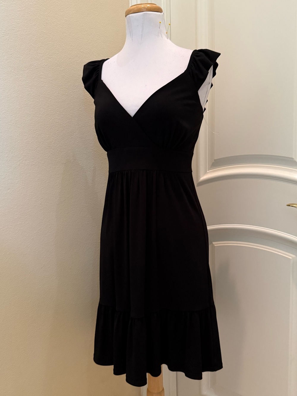 Whitehouse/ Black Market jersey knit dress